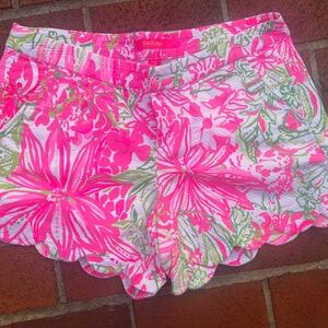 Lilly Pulitzer "Koala Me Maybe" Buttercup shorts size 8 EUC
